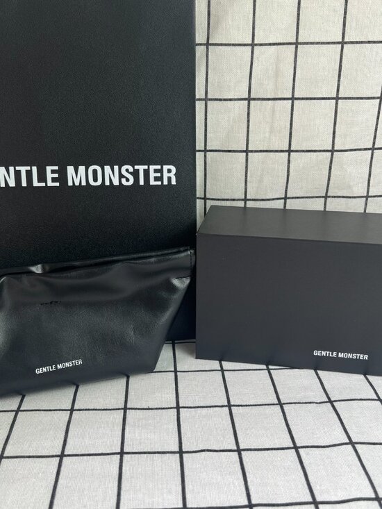 NWT GENTLE MONSTER Cat-eye Sunglasses in Black main image 7